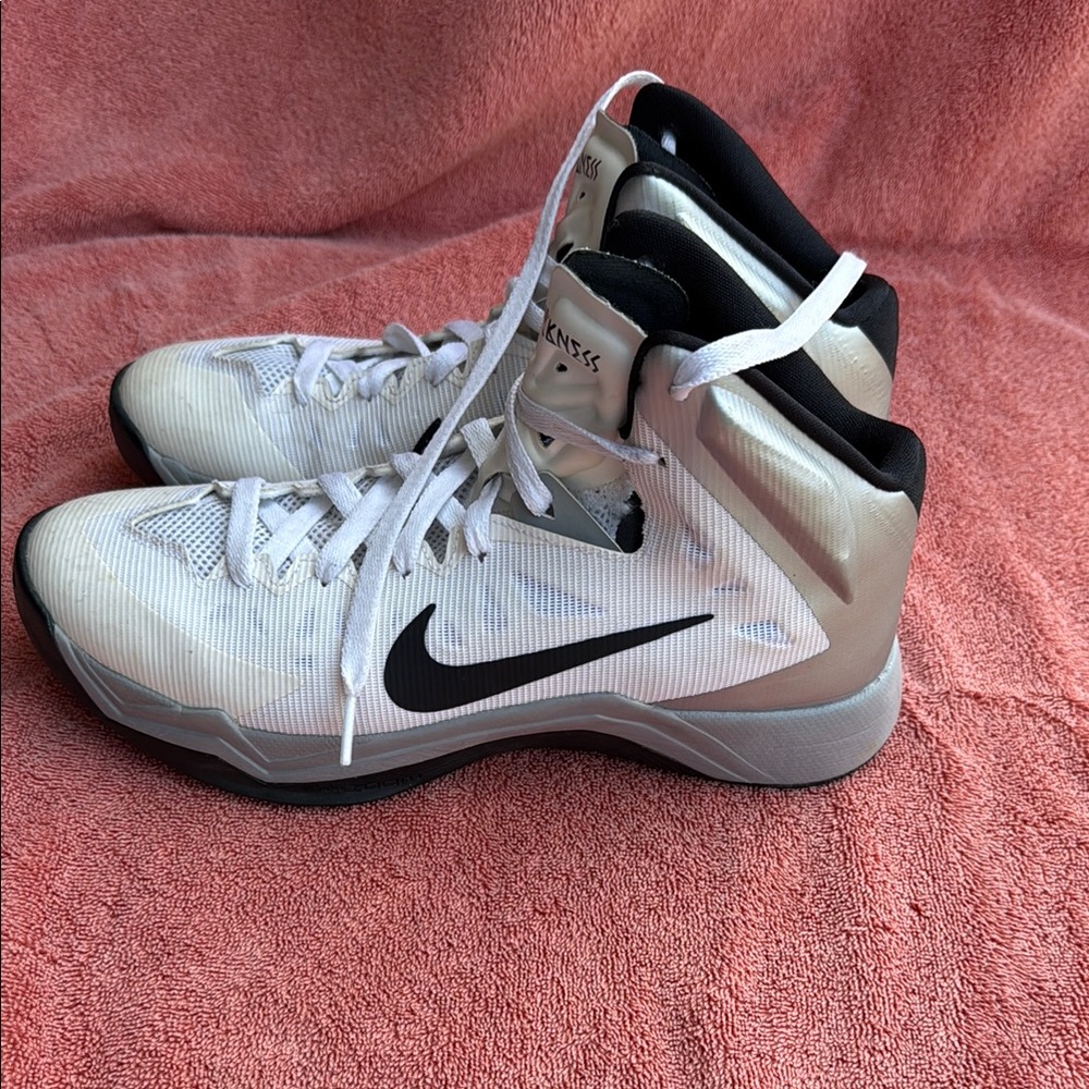 Nike Hyperquickness White and Black High-Tops Women's Size 9.5